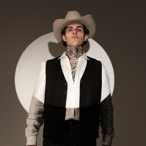 Артист Adriel Favela