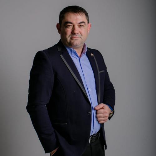 Артист Аслан Кятов
