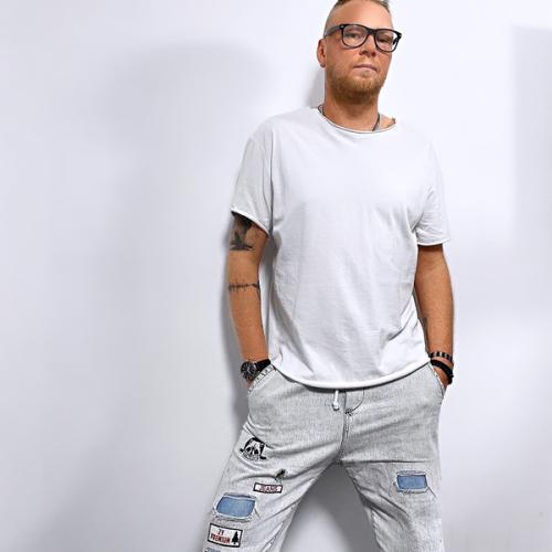 Av