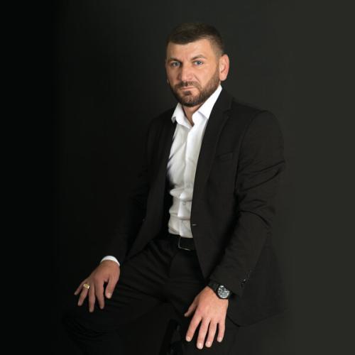 Артист Давид Хубаев