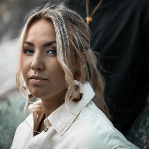 Emelie-Cyre-Us