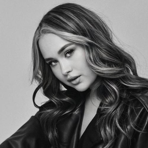 Артист Emily J