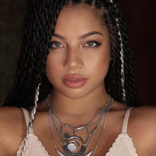 Артист Kiana Ledé