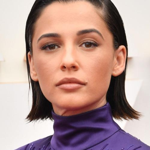 Артист Naomi Scott