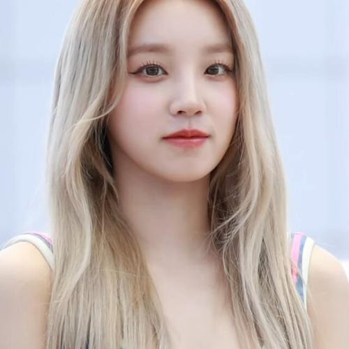 Артист Yuqi