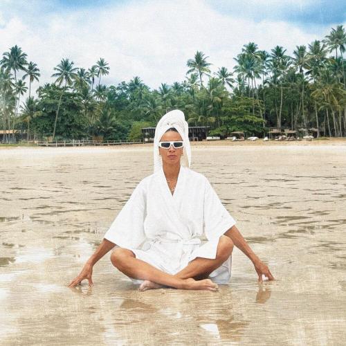 Adi Oasis - Silver Lining