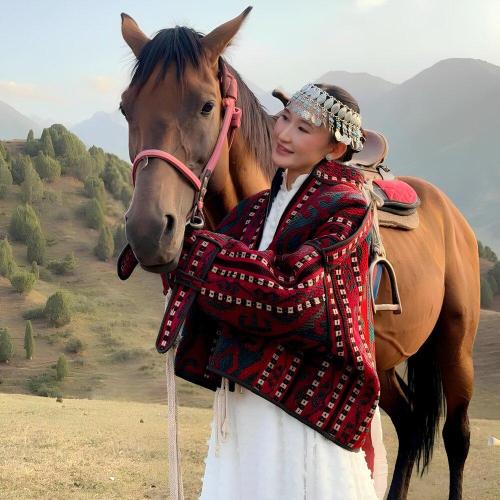 Aisha, Хор Королек - Цвети, мой Кыргызстан
