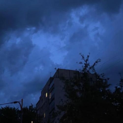 Calven, alper6nen & Error - Everything Feels So Heavy