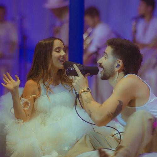 Camilo feat. Evaluna Montaner - Plis