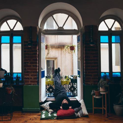 Emir Can İğrek - Balkon