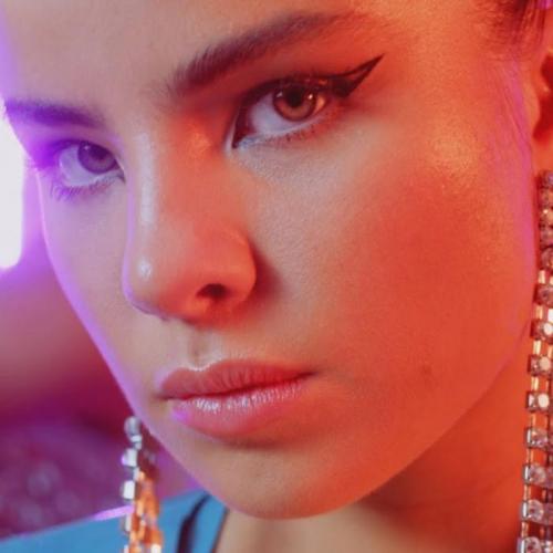 Giulia Be - Chiquita Suelta