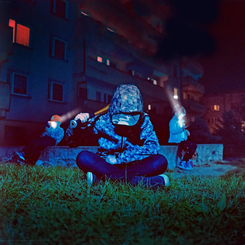 Martwi poeci - Kacper Hta, AVI