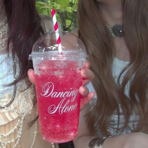 KiiiKiii - Dancing Alone