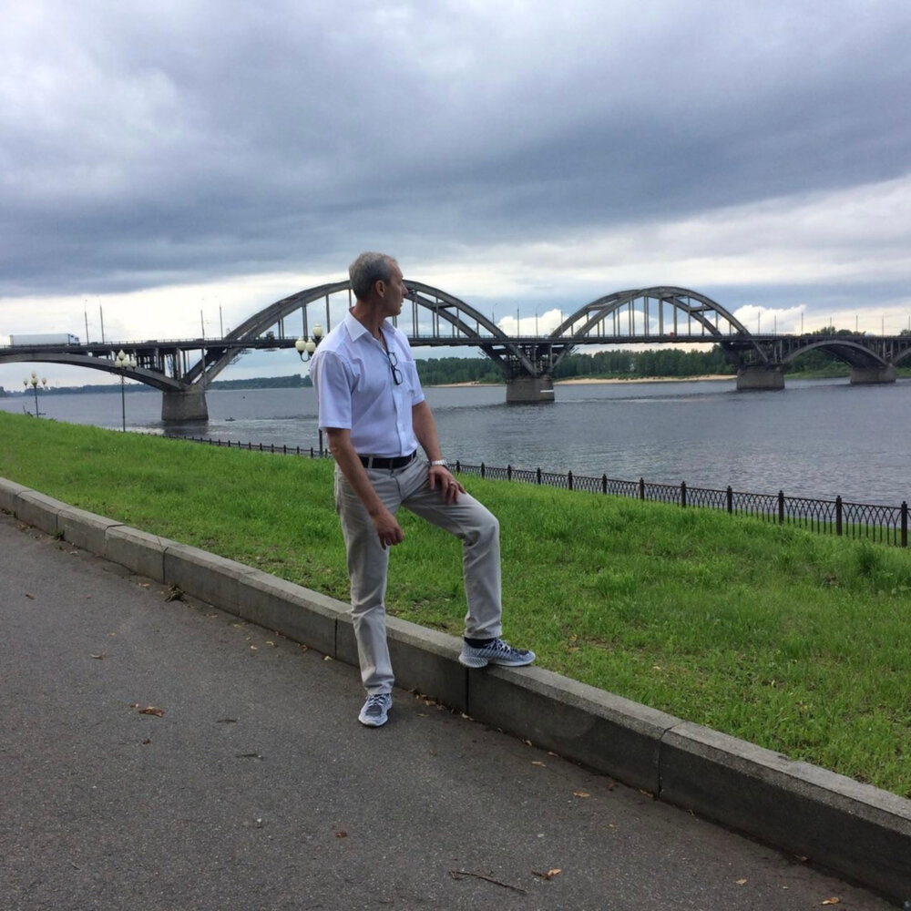 А мимо люди проходили - Константин Лоран