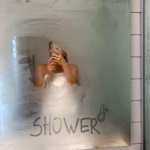Kush Kush & Luna Isa - Shower