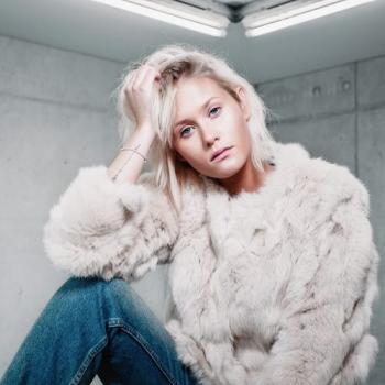 Lilly Ahlberg - Call Me