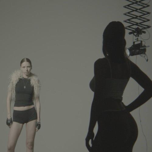 луни ана - Give It 2 Me