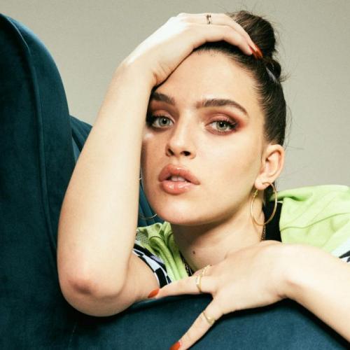 Therapist - Mae Muller