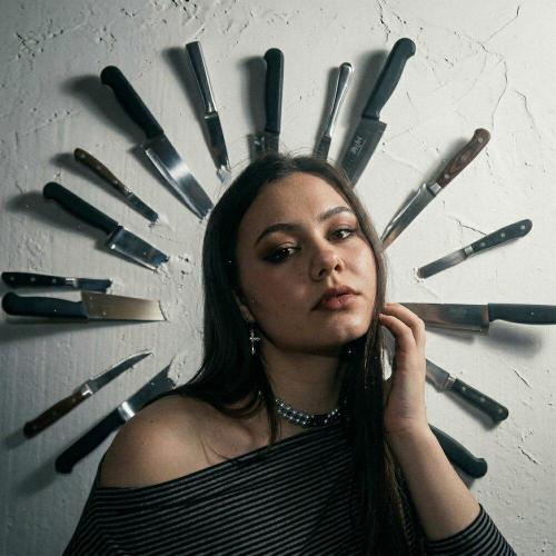 Маша Мирова - на ножах