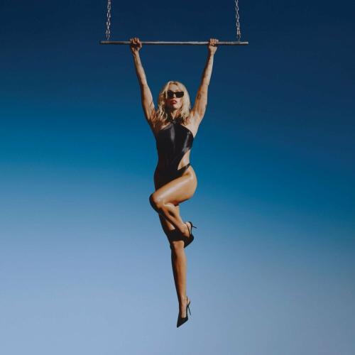 Miley Cyrus feat. Brandi Carlile - Thousand Miles