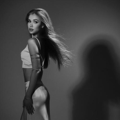 Настя Гладилина - Тенью