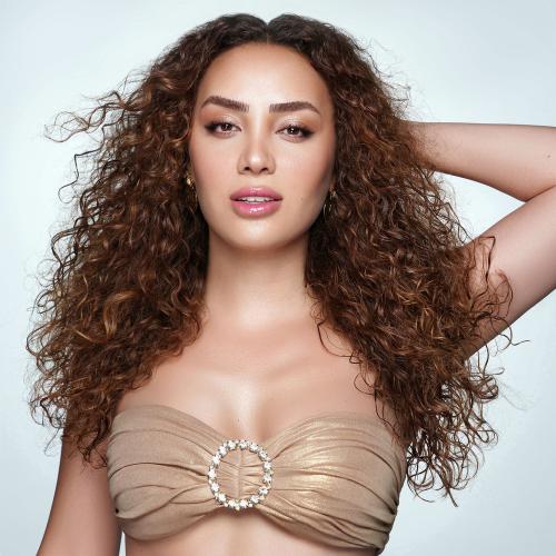 Rabia Tunçbilek - Yarı Çıplak