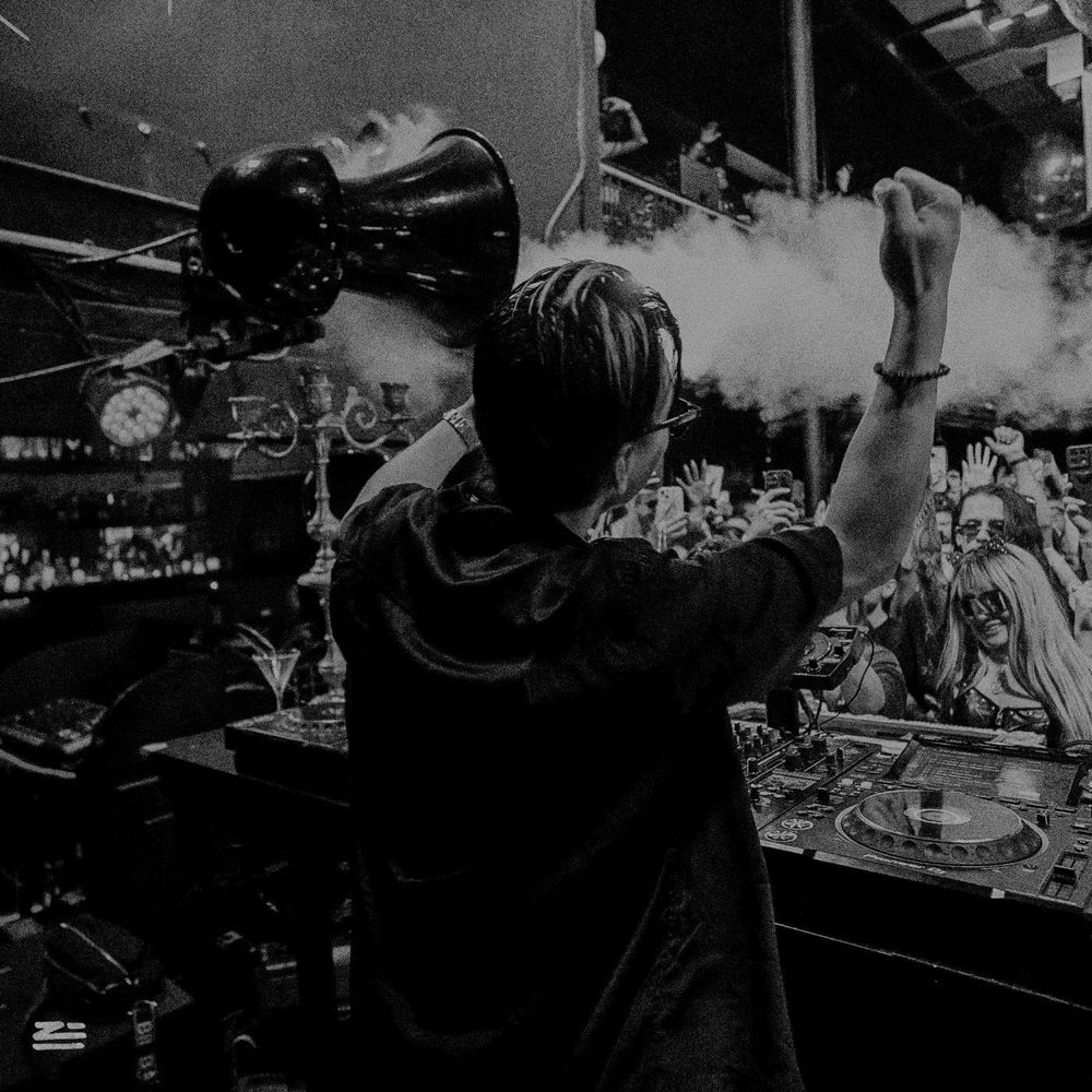 Smoke Up In The Air - Zhu & Badwolf